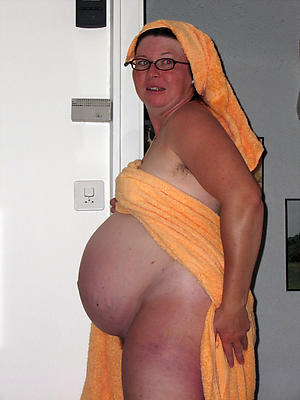 Free pics of mature pregnant pussy