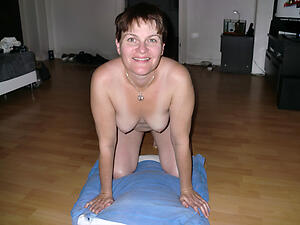 Pulling mature german milf nude pictures