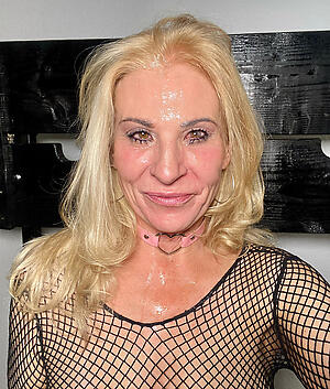 Amateur pics of mature blonde housewife