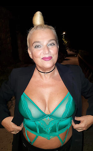 Adult naked moms pussy pics