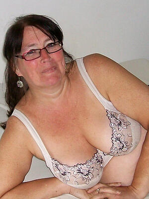 Hot mature bra Bohemian porn pics