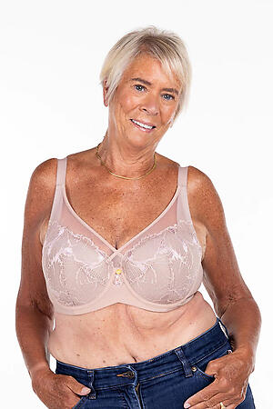 Defoliate pictures of matures in bras