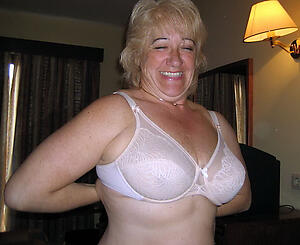 Ideal women in bras in sexual connection pics