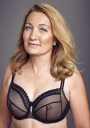 Busty mature bra free porn pics