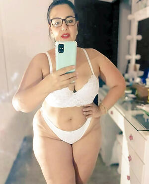 Free porn XXX selfshot mature woman vacant