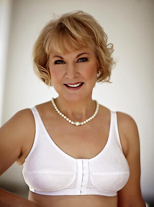 Mature in bra porn pics