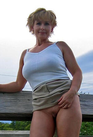 Well done mature upskirt pussy