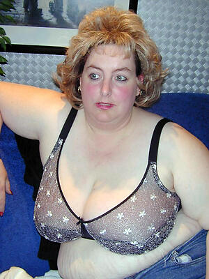 Amateur pics of horny mature in bra