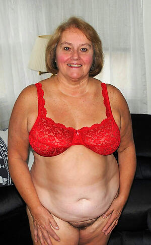 Mature column bra porn photo shoot