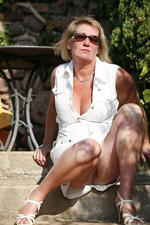 Slutty mature public upskirt